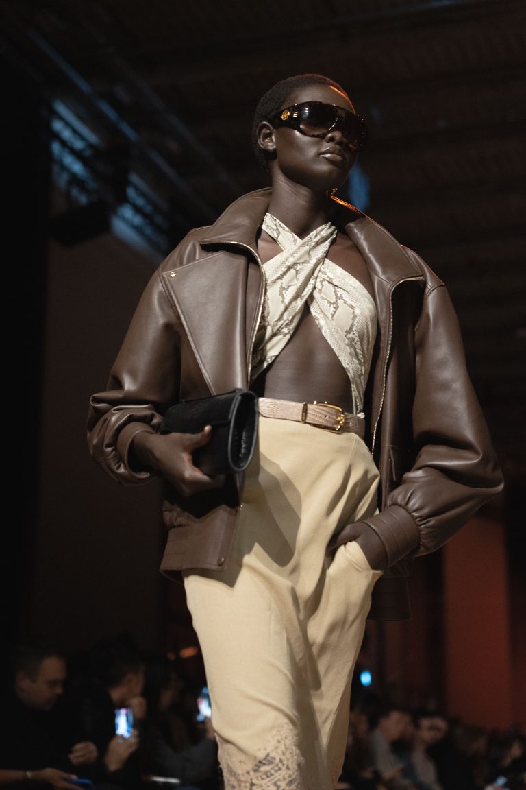 Les femmes une nouvelle fois sublimées par Elie Saab au Palais de Tokyo