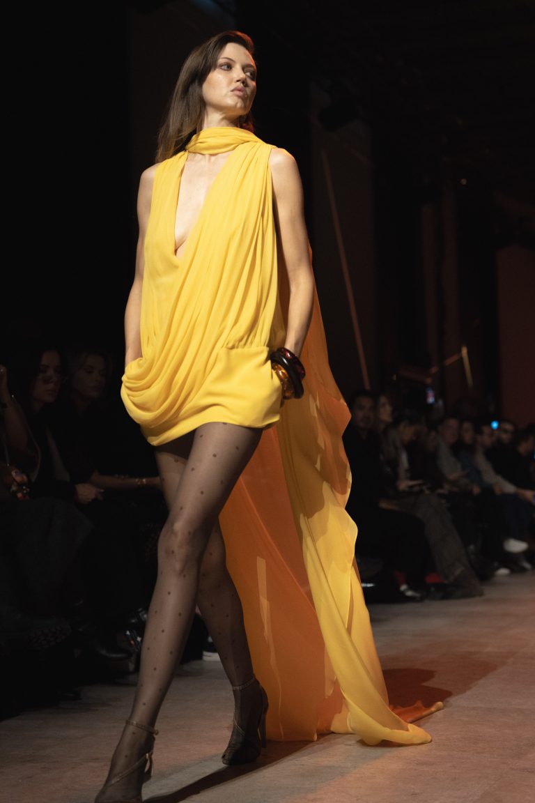 Les femmes une nouvelle fois sublimées par Elie Saab au Palais de Tokyo