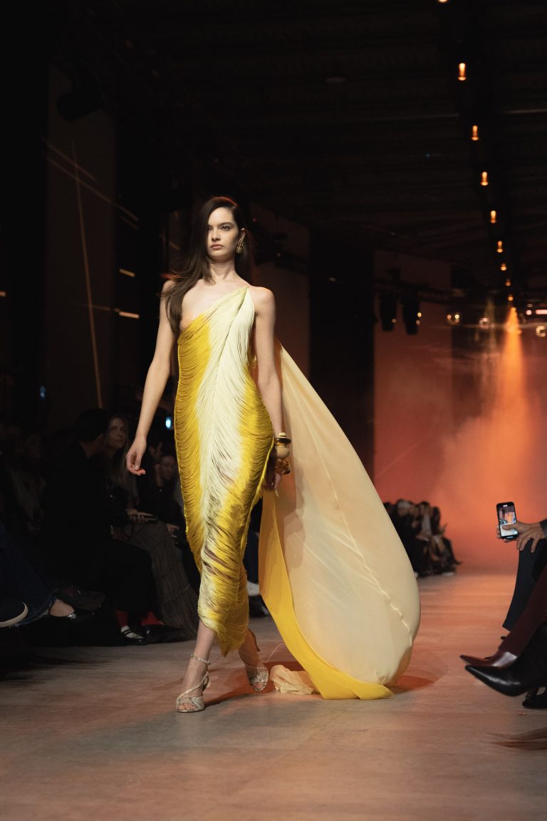 Les femmes une nouvelle fois sublimées par Elie Saab au Palais de Tokyo