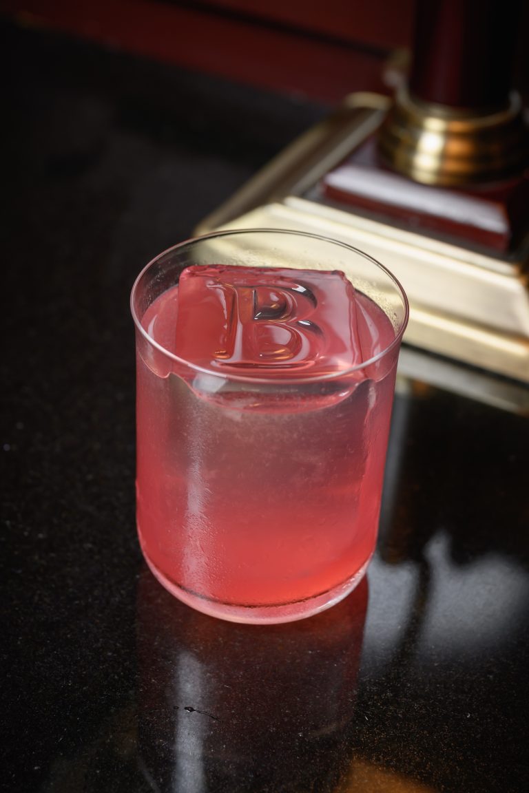 Le cachemire de Bompard enveloppe la Fashion Week chez Sugaar