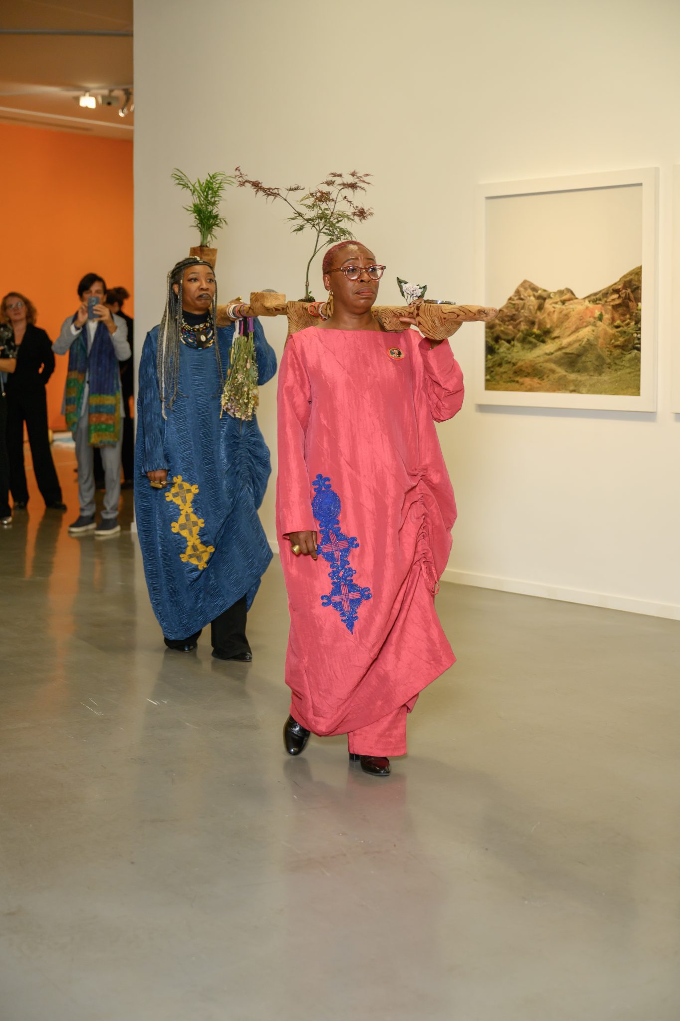  - Le Musée d’Art Moderne de Paris inaugure ses deux expositions de la rentrée, consacrées à Otobong Nkanga et George Condo