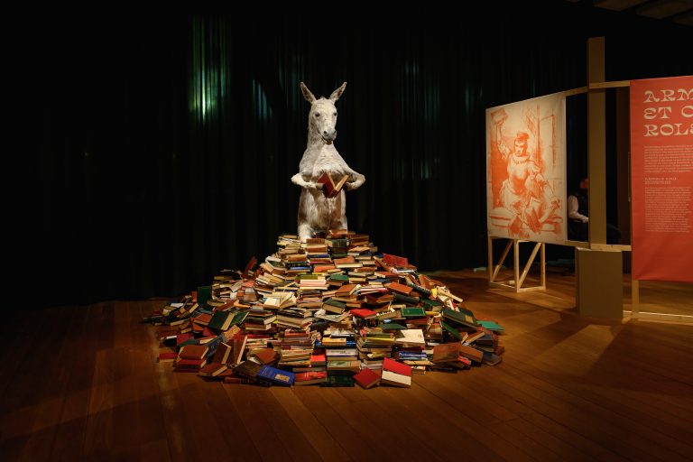 Don Quichotte se dévoile au Mucem : quand la folie devient art