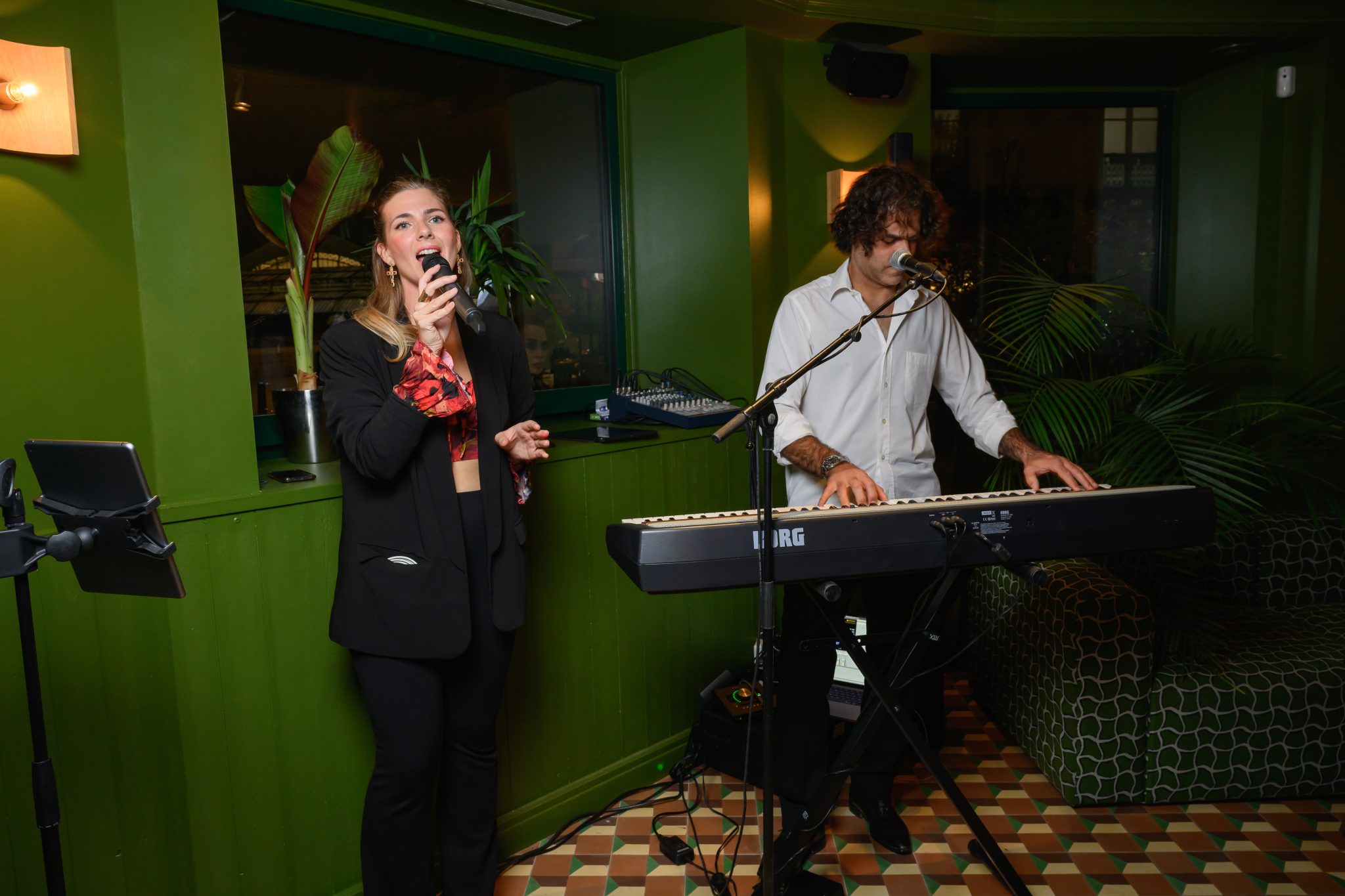  - The Hotel Les Deux Gares Unveils the “Express” Project