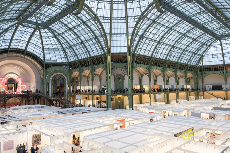 Art Basel Paris inaugura un’edizione spettacolare al Grand Palais 