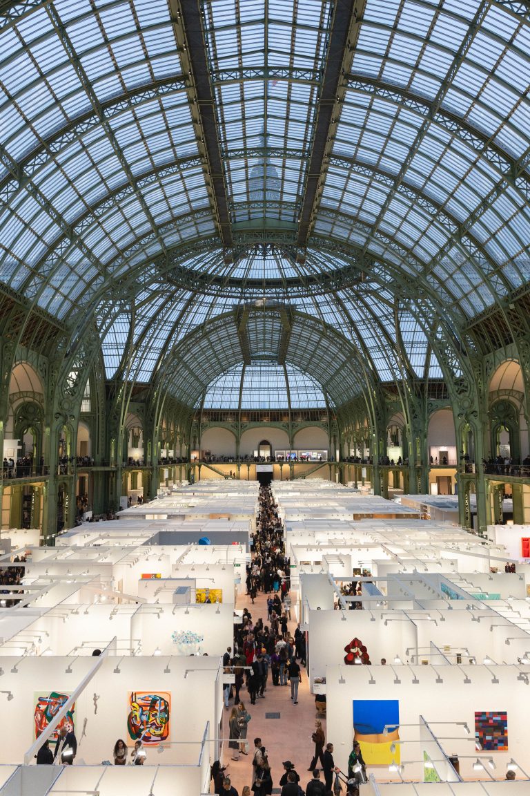 Art Basel Paris inaugura un’edizione spettacolare al Grand Palais 
