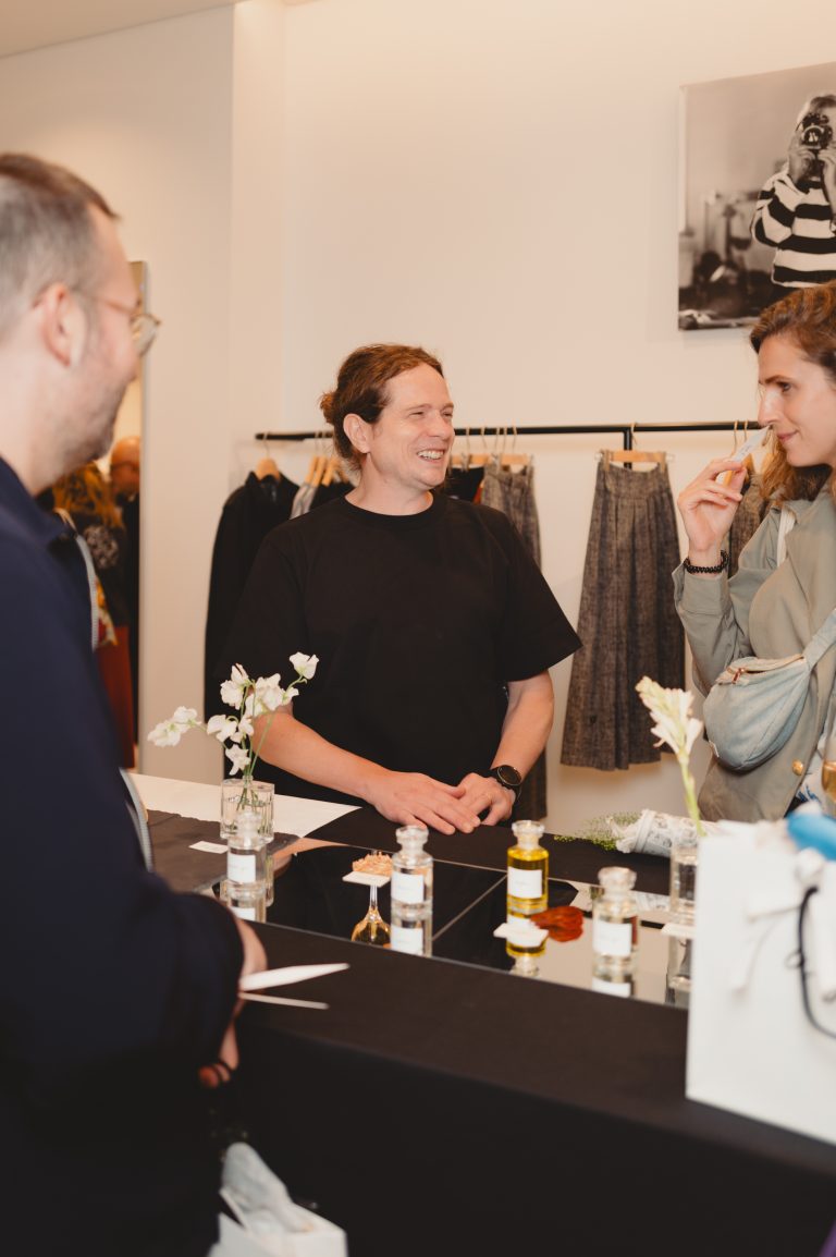  - Agnès b. signe son grand retour dans le monde du parfum