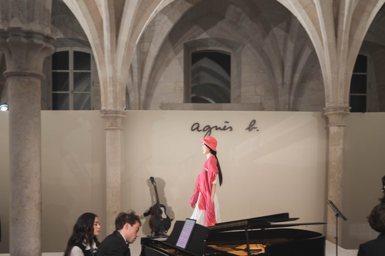  - Le style intemporel d’agnès b. signe son grand retour