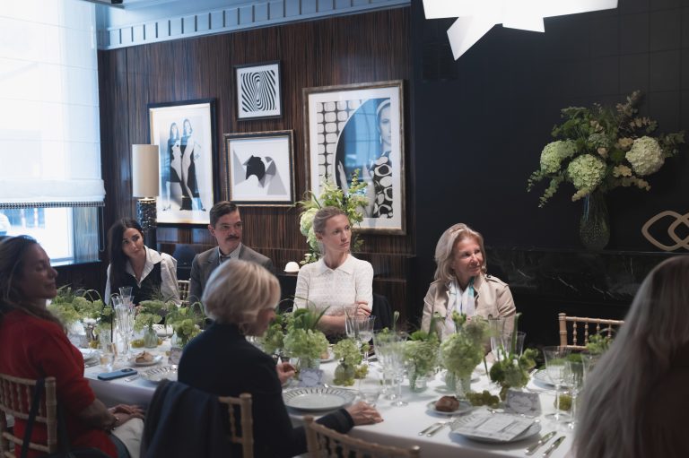  - Cordelia de Castellane signe une nouvelle collection d’uniformes pour Sofitel