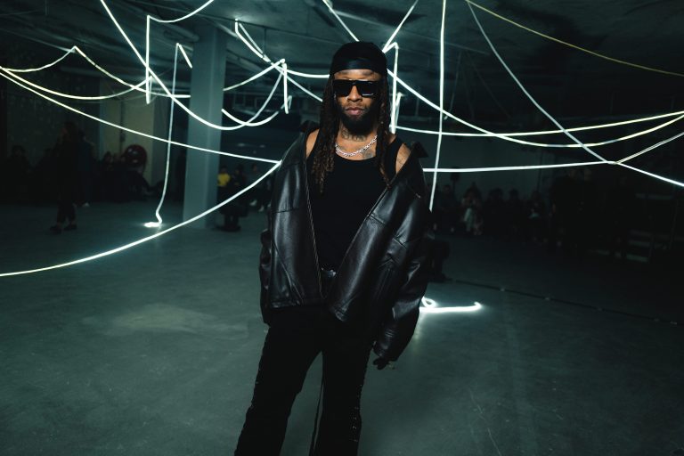  - La collection VETEMENTS SS26 prend Paris à contre-pied