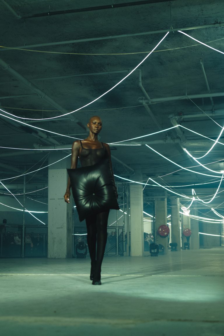  - La collection VETEMENTS SS26 prend Paris à contre-pied