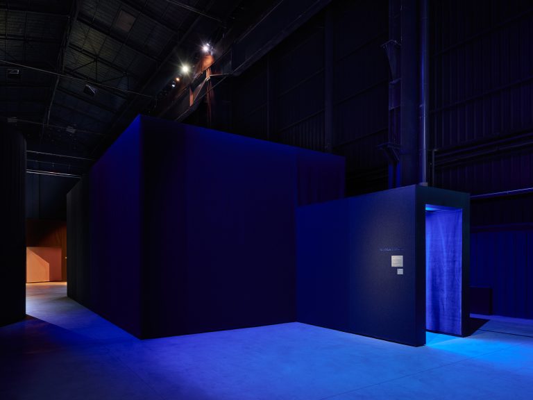 Al Pirelli HangarBicocca l’opening evento di Nan Goldin: arte, vita e community