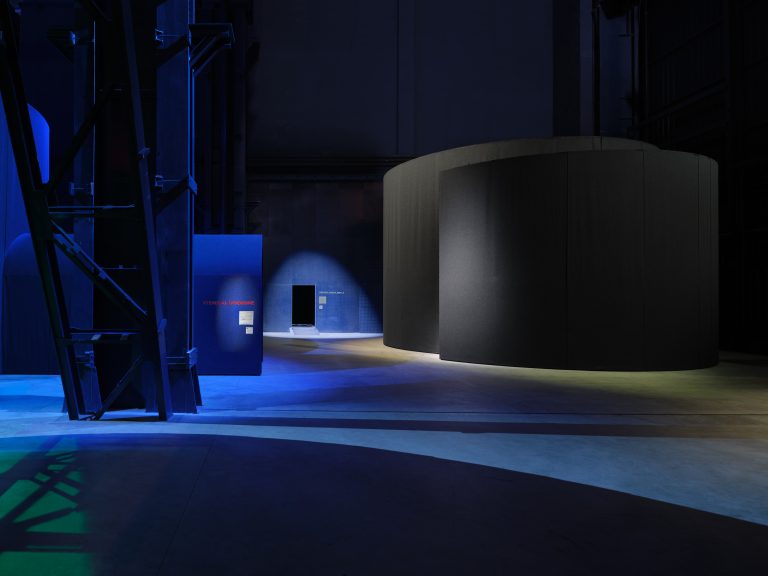 Al Pirelli HangarBicocca l’opening evento di Nan Goldin: arte, vita e community