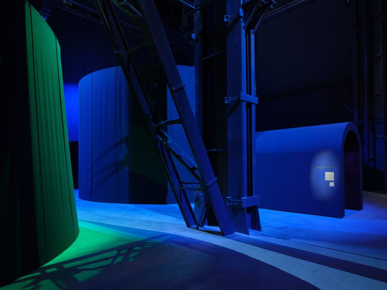 Al Pirelli HangarBicocca l’opening evento di Nan Goldin: arte, vita e community