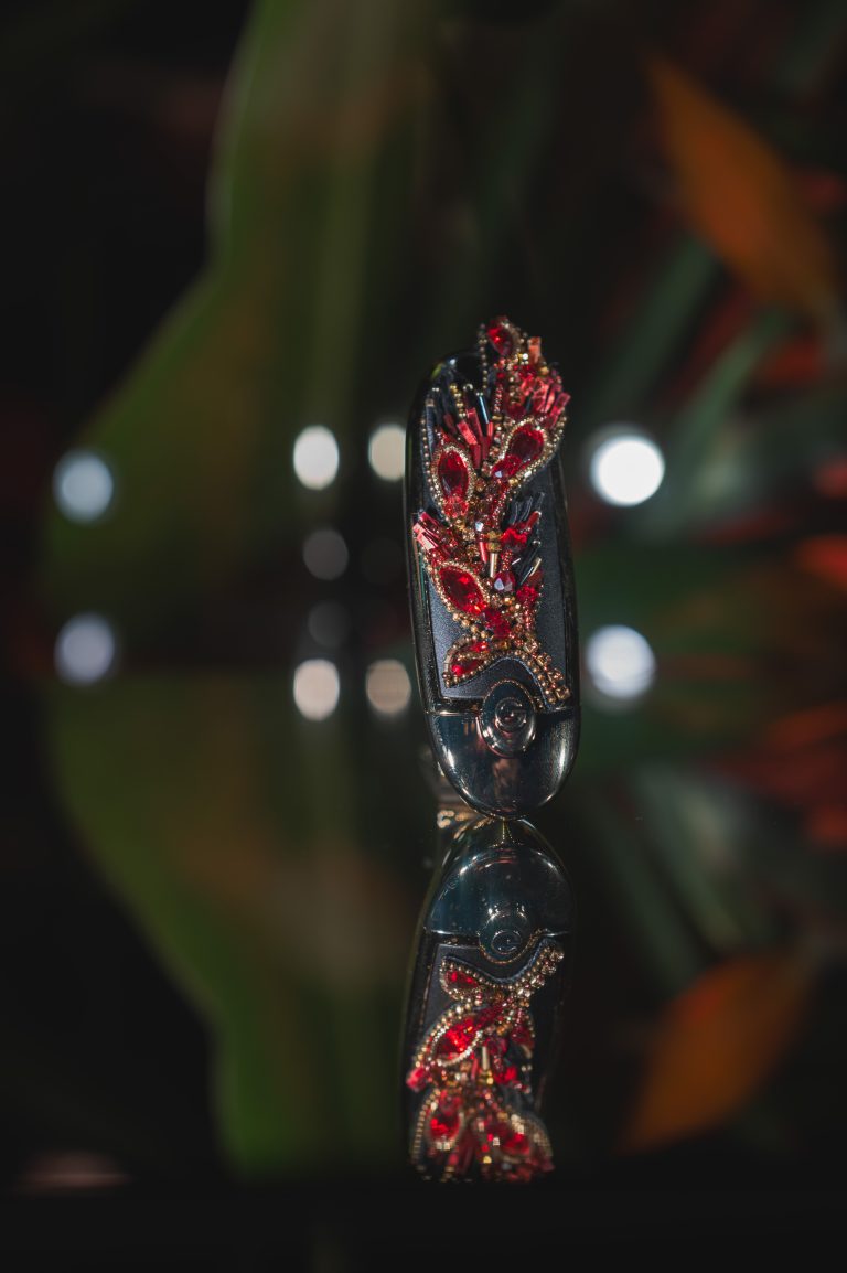 Guerlain célèbre ses dernières créations dans une jungle vibrante