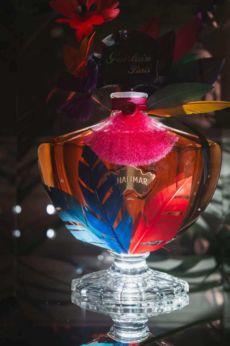 Guerlain célèbre ses dernières créations dans une jungle vibrante