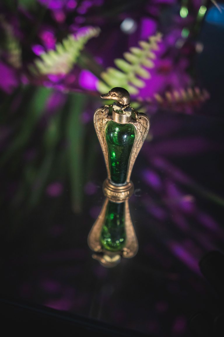 Guerlain célèbre ses dernières créations dans une jungle vibrante