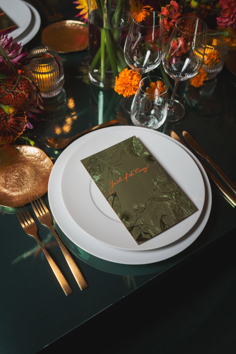 Guerlain célèbre ses dernières créations dans une jungle vibrante