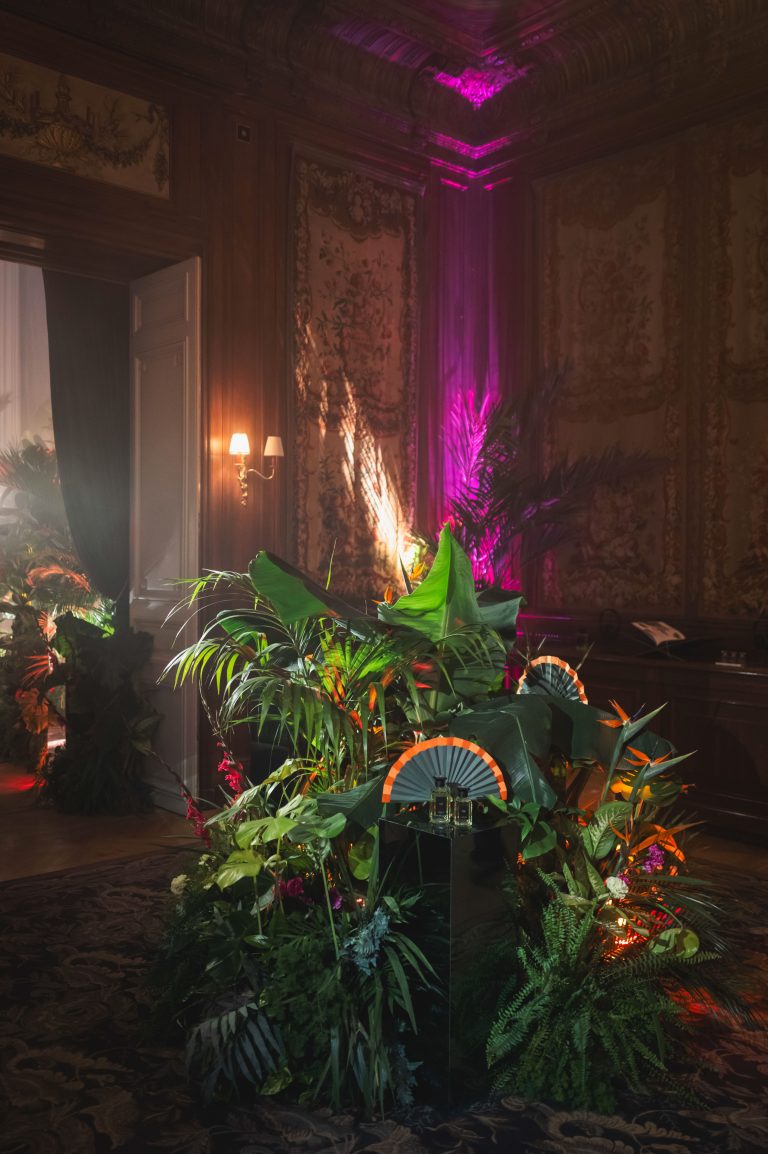 Guerlain célèbre ses dernières créations dans une jungle vibrante