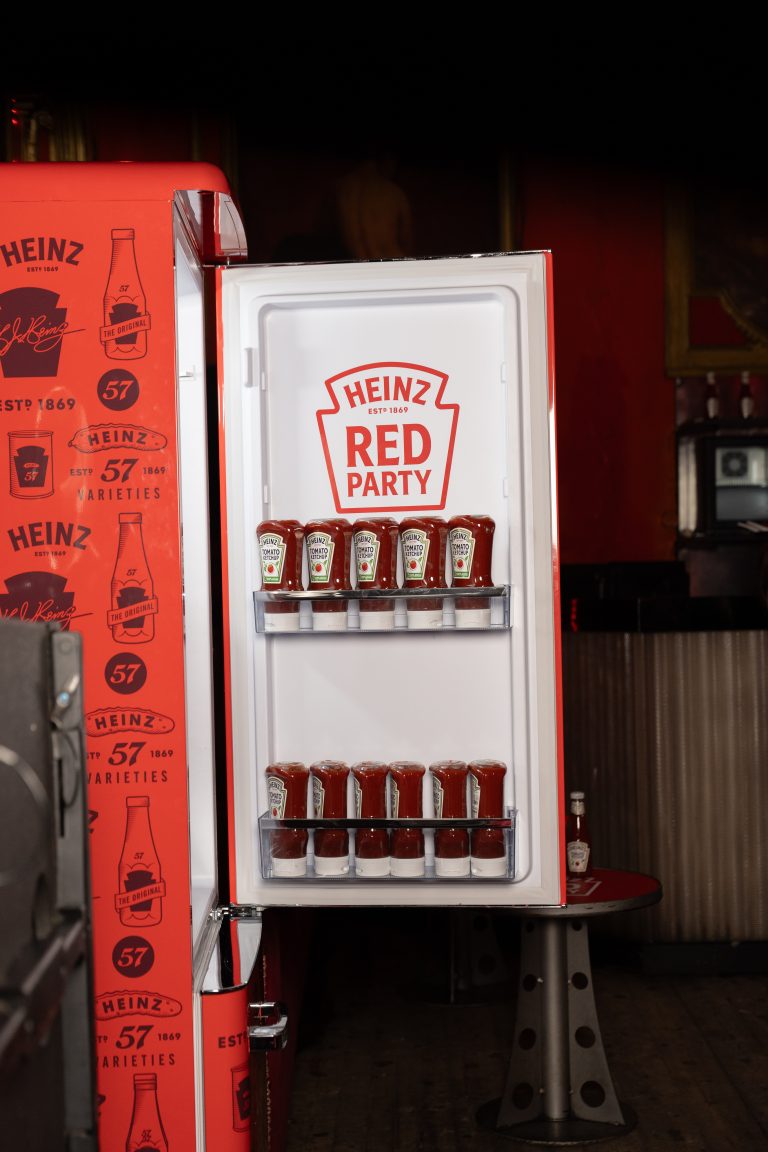 A l’occasion de la Fashion Week parisienne, Heinz dévoile la Heinz Red Party
