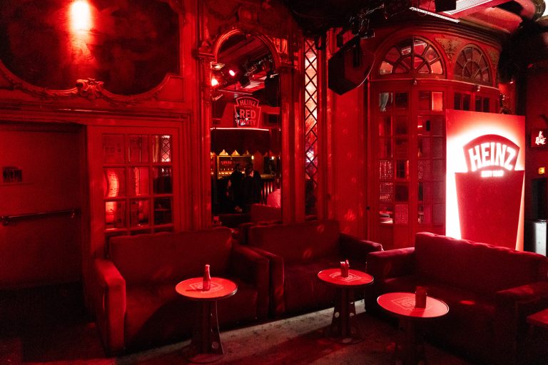 A l’occasion de la Fashion Week parisienne, Heinz dévoile la Heinz Red Party
