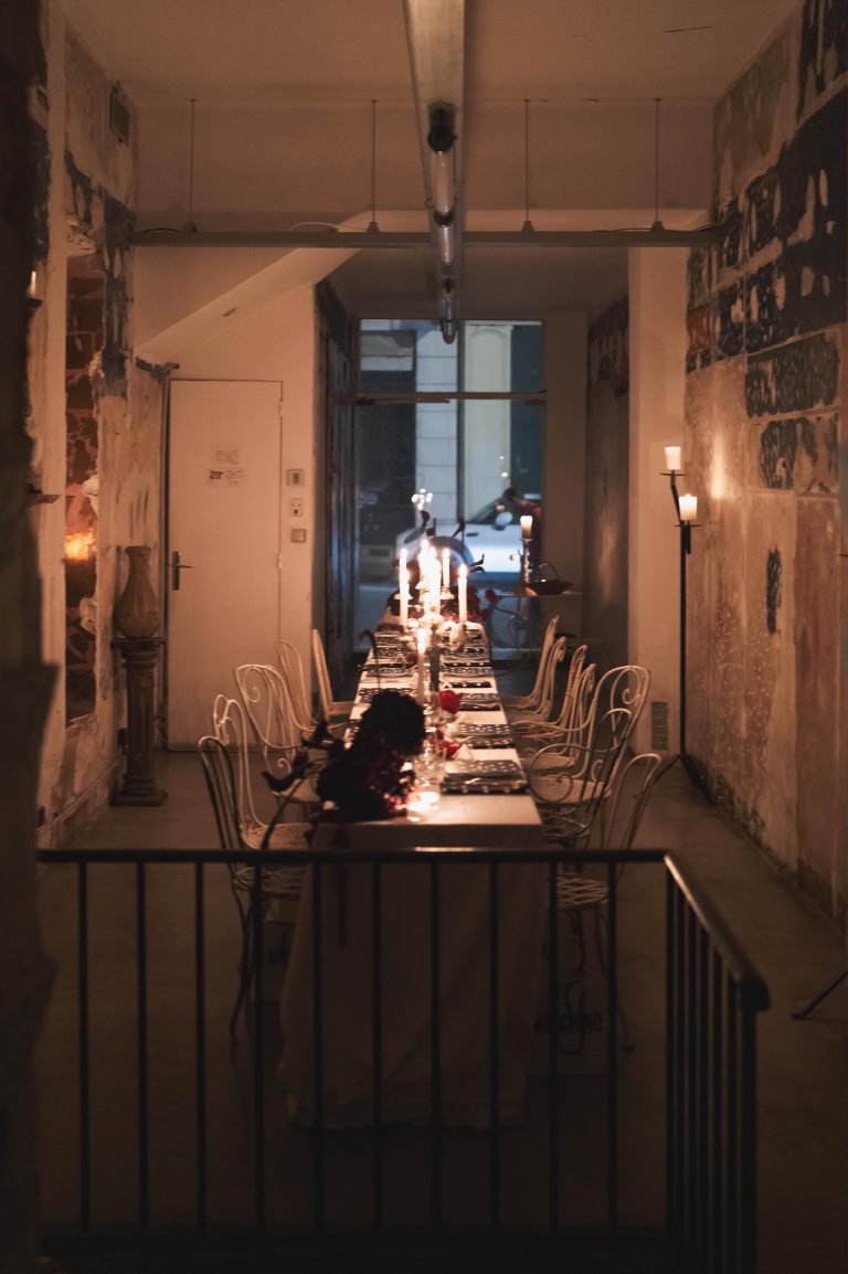 Moschino e Jogging Marseille brindano a dieci anni di libertà creativa