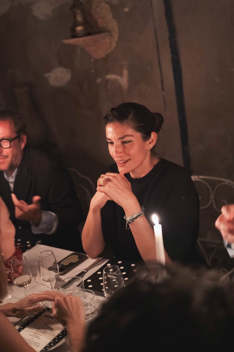  - Moschino e Jogging Marseille brindano a dieci anni di libertà creativa