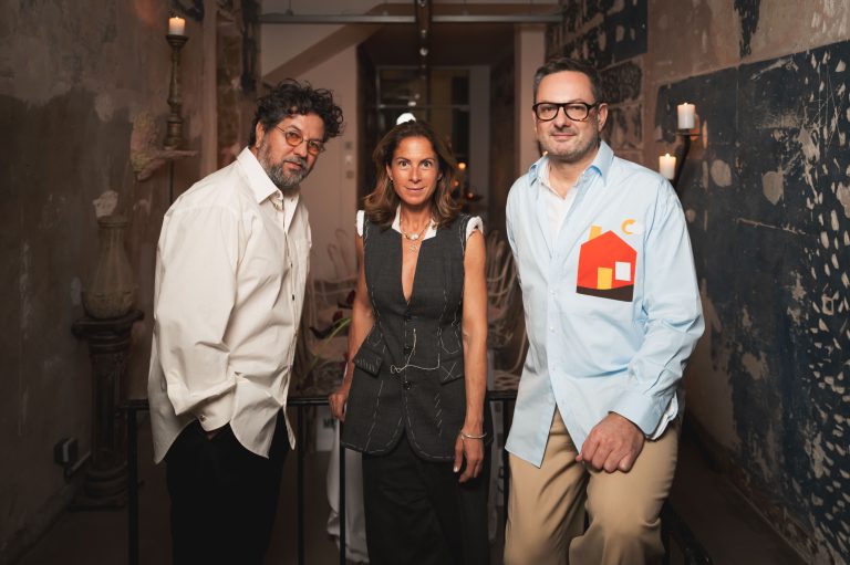  - Moschino e Jogging Marseille brindano a dieci anni di libertà creativa