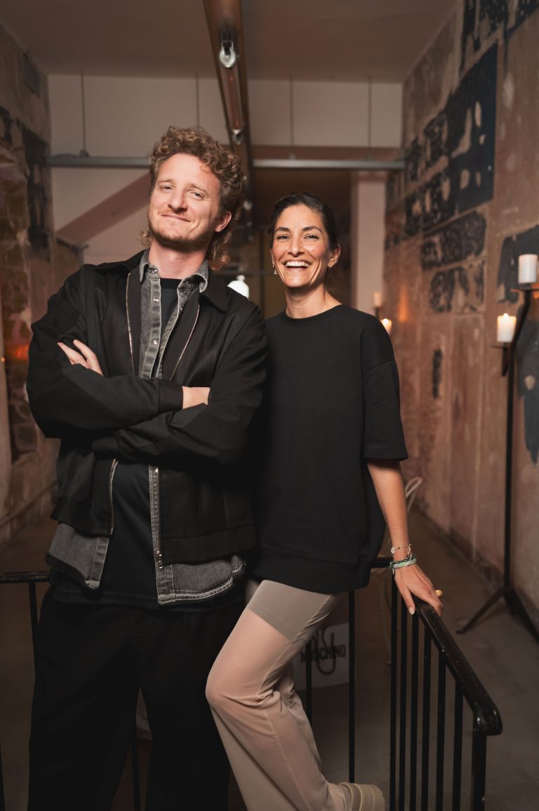  - Moschino e Jogging Marseille brindano a dieci anni di libertà creativa