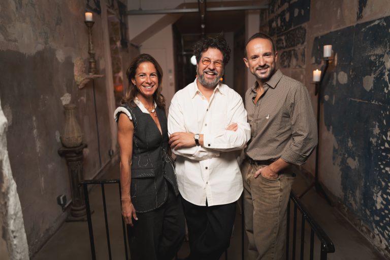  - Moschino e Jogging Marseille brindano a dieci anni di libertà creativa