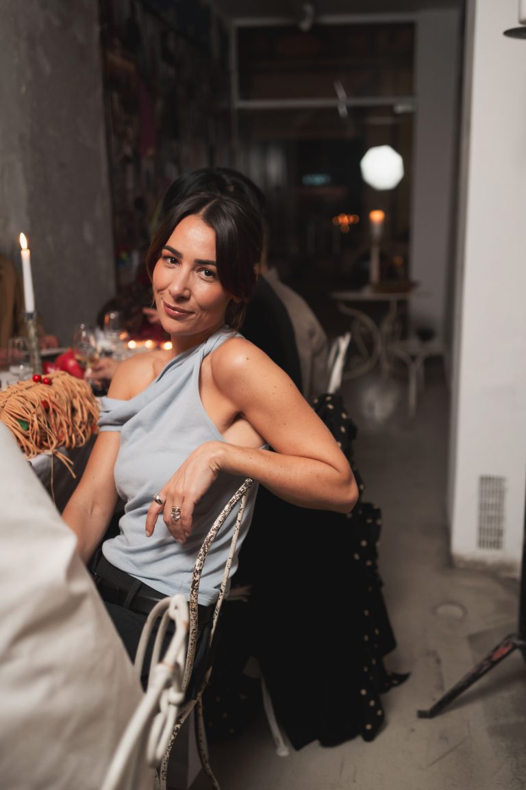  - Moschino e Jogging Marseille brindano a dieci anni di libertà creativa