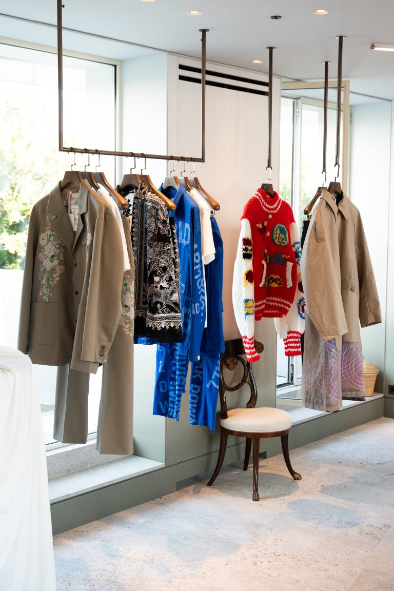 Nimette ouvre les portes de son showroom “Le Salon” pendant la Fashion Week