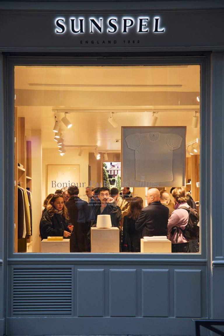 La marque de luxe britannique Sunspel ouvre dans le Marais