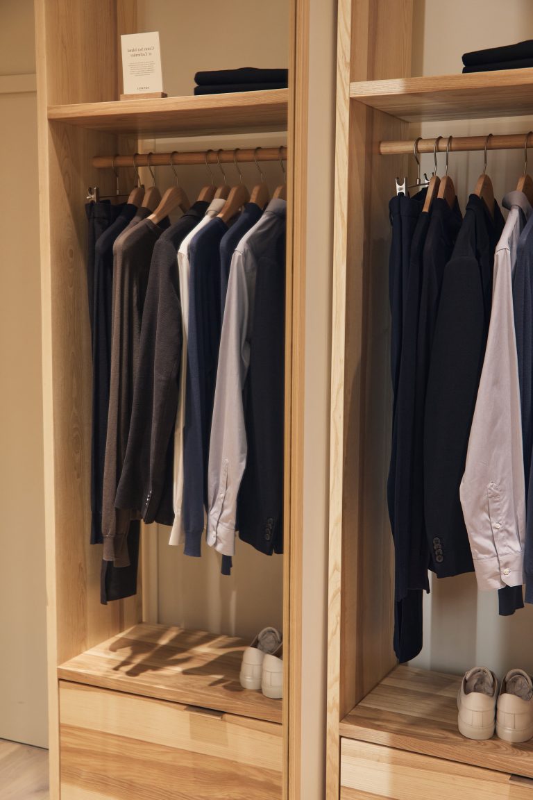 La marque de luxe britannique Sunspel ouvre dans le Marais