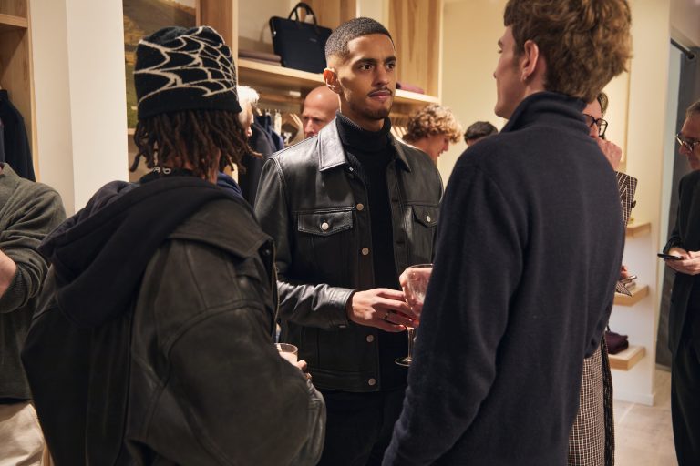 La marque de luxe britannique Sunspel ouvre dans le Marais