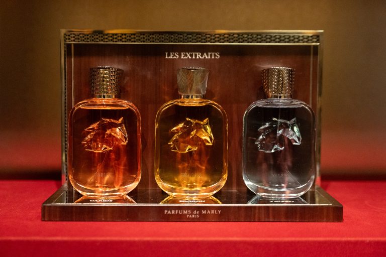 Parfums de Marly dévoile un trio de parfums au Plaza Athénée