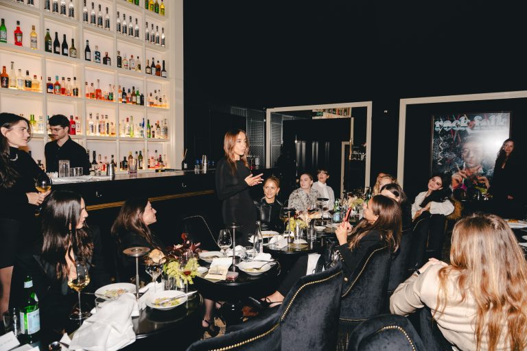  - Camille Charrière et Zeynep Arçay célèbrent leur collaboration avec un dîner exclusif pendant la Fashion Week