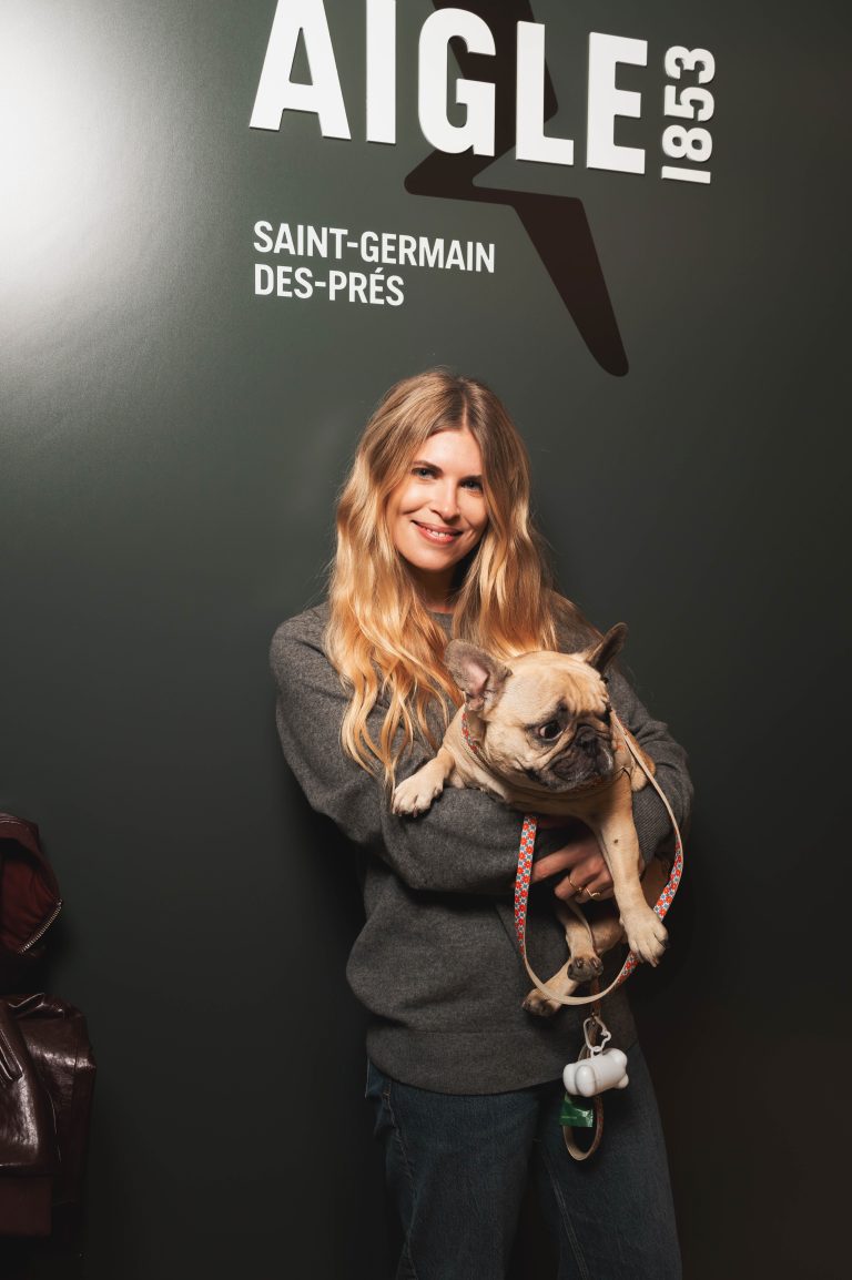 Aigle dévoile sa collection chien dans sa boutique de Saint Germain des Prés rénovée