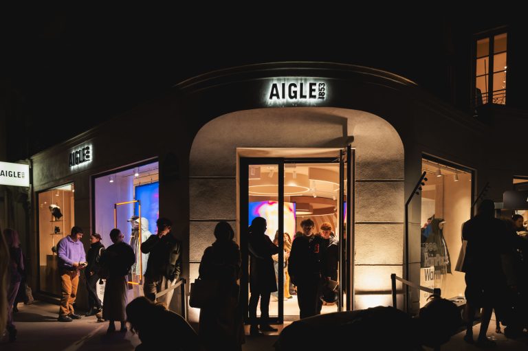  - Aigle dévoile sa collection chien dans sa boutique de Saint Germain des Prés rénovée