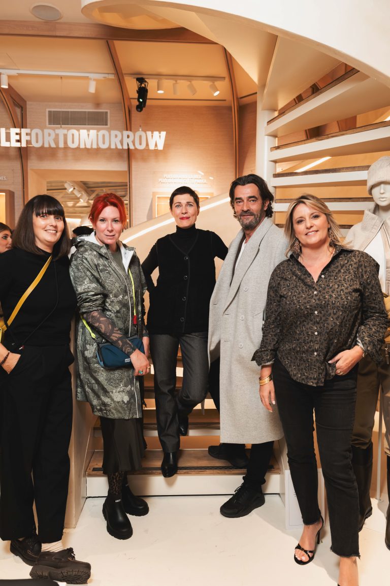  - Aigle dévoile sa collection chien dans sa boutique de Saint Germain des Prés rénovée