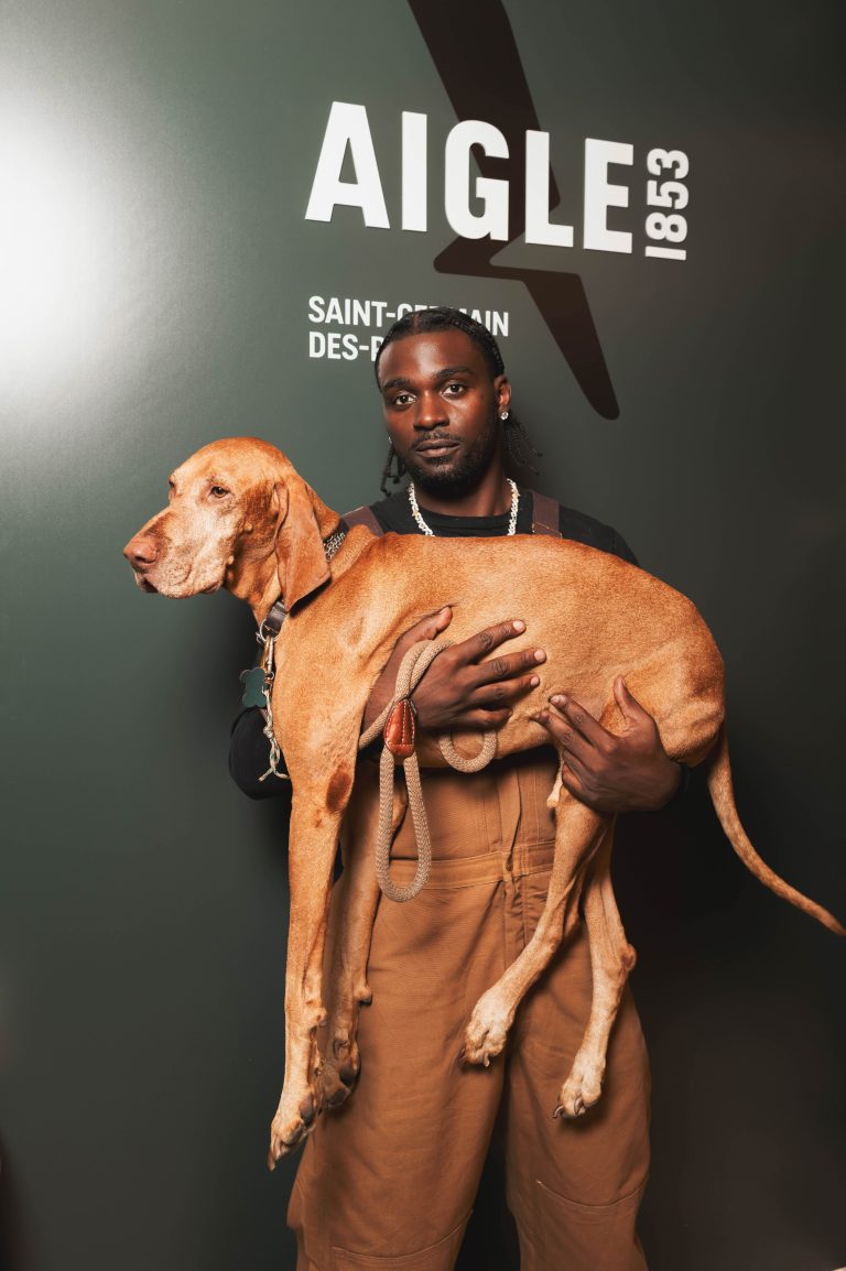 Aigle dévoile sa collection chien dans sa boutique de Saint Germain des Prés rénovée