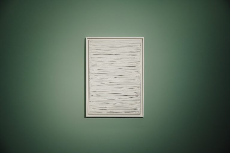 Alla Galleria Bkv, Strozzi e Manzoni s’incontrano: barocco e concettuale in collisione