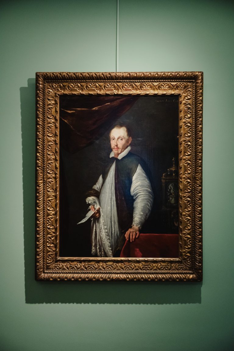 Alla Galleria Bkv, Strozzi e Manzoni s’incontrano: barocco e concettuale in collisione