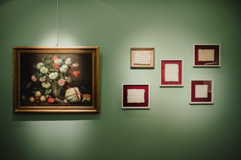 Alla Galleria Bkv, Strozzi e Manzoni s’incontrano: barocco e concettuale in collisione