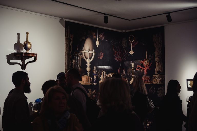 Alla Galleria Bkv, Strozzi e Manzoni s’incontrano: barocco e concettuale in collisione