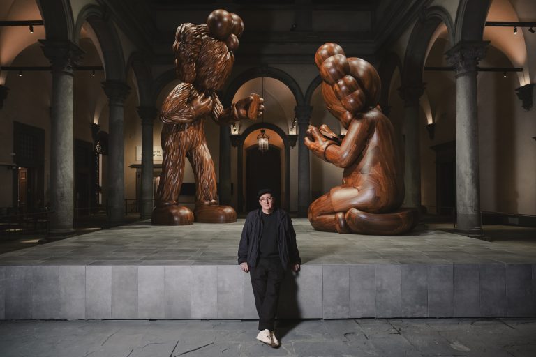  - KAWS invade Palazzo Strozzi con THE MESSAGE: dialogo tra Rinascimento e pop