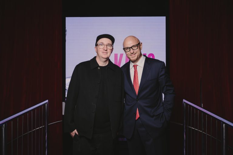  - KAWS invade Palazzo Strozzi con THE MESSAGE: dialogo tra Rinascimento e pop