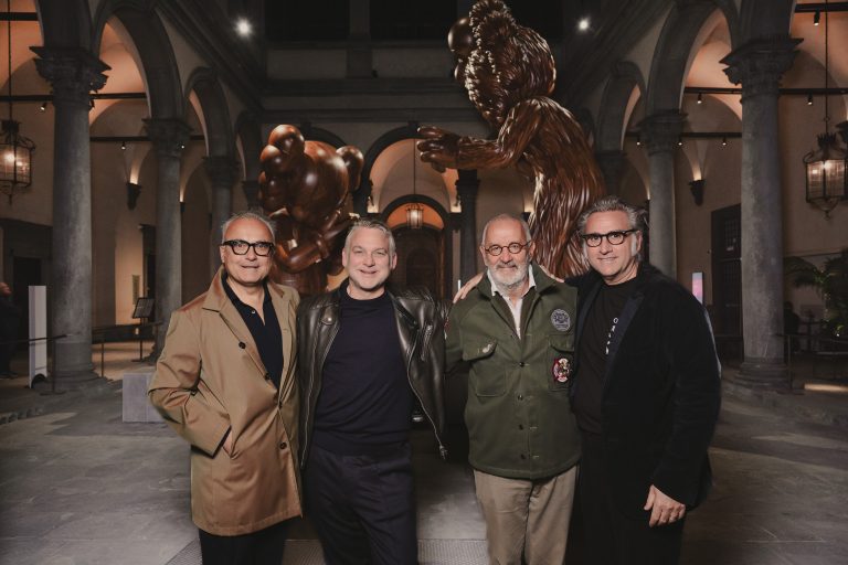  - KAWS invade Palazzo Strozzi con THE MESSAGE: dialogo tra Rinascimento e pop