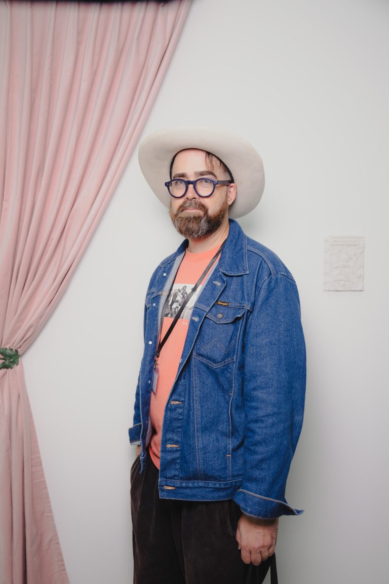  - Paris Internationale 2025: dieci anni di arte libera e senza gerarchie