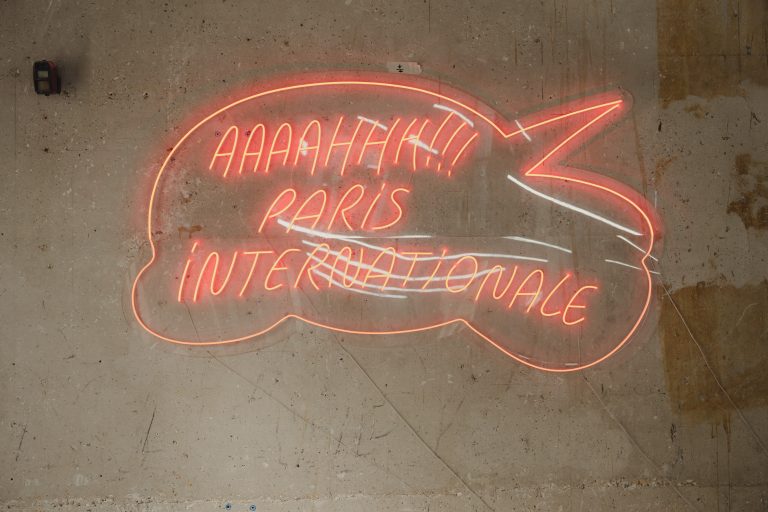 Paris Internationale 2025: dieci anni di arte libera e senza gerarchie