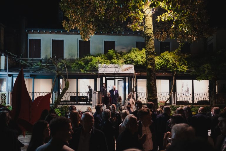 A Venezia la Collezione Peggy Guggenheim celebra Fontana e le sue sublimi ceramiche